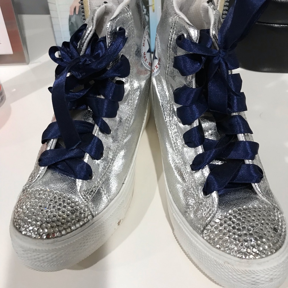 Silver converse like sneakers